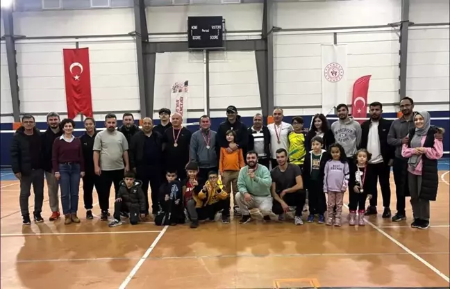 Çaycuma'da Badminton Turnuvası Ödülleri Sahiplerini Buldu