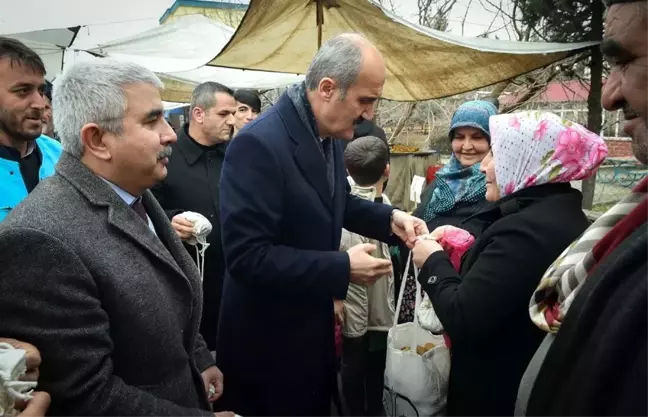 Dulkadiroğlu Belediyesi Pazarlarda Bez Torba Dağıtıyor