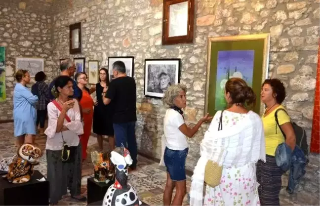 Datça'da sanatçılar, 'göç ve kimlikler' temalı sergi açtı
