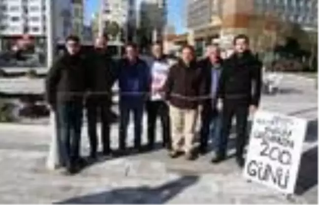 Antalya'da belediye önündeki grevde 200'üncü gün; açlık grevine de başladılar