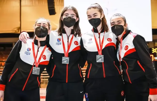Eskrimde Yıldız Kız Flöre Milli Takımı, Avrupa ikincisi oldu