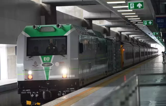 Çin Tarafından Üretilen, Bataryayla Çalışan Lokomotif Bangkok'ta Seferlere Başladı