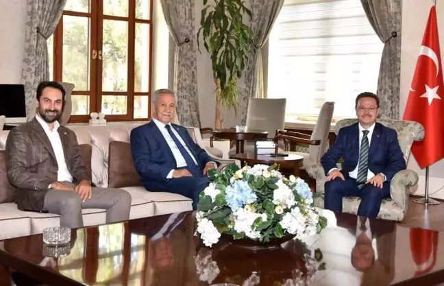 Bülent Arınç ve oğlu Manisa Valisi'ni ziyaret etti