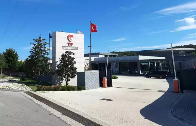 TFF Yönetim Kurulu ile Stefan Kuntz arasında toplantı başladı