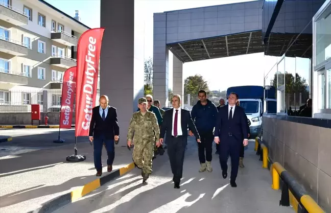 Ardahan Valisi Türkgözü Gümrük Kapısı'nda İncelemelerde Bulundu