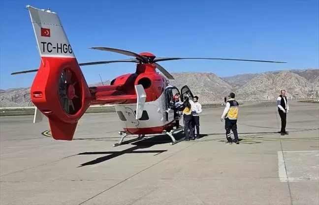 Şırnak'ta Yüksek Ateş Şikayetiyle Hastaneye Kaldırılan Bebek Ambulans Helikopterle Nakledildi
