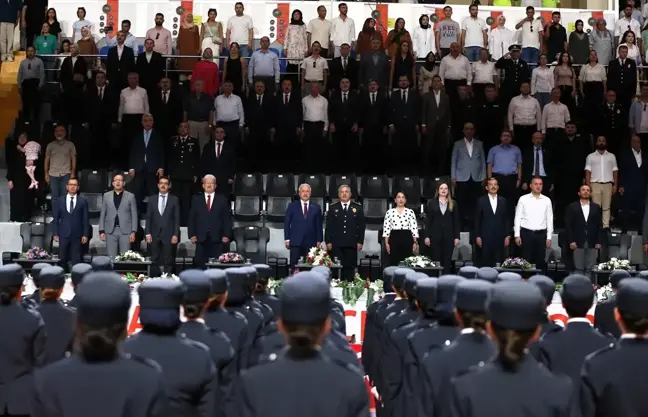 Aksaray Şehit Önder Güzel Polis Meslek Eğitim Merkezi'nde Kadın Polis Adayları Mezuniyet Töreni Düzenlendi