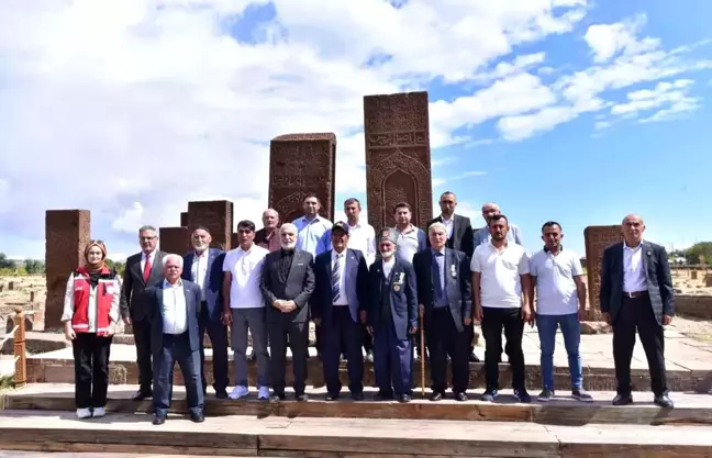 Gazilere Ahlat'ta Tarihi Mekanlar Tanıtıldı