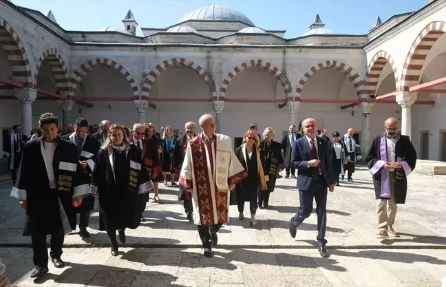 Trakya Üniversitesi Yeni Yönetimi İlk Senato Toplantısını Tarihi Külliyede Yaptı