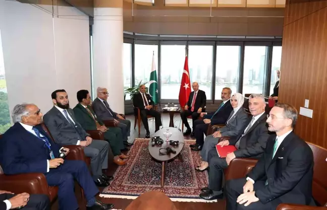 Erdoğan, Pakistan Başbakanı Şahbaz Şerif ile Görüştü