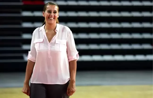 Erkek Basketbol Takımına Kadın Genel Menajer