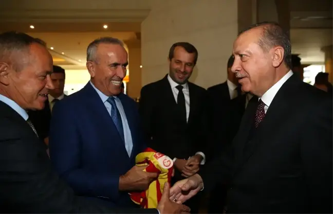 Simovic ve Prekazi'den Cumhurbaşkanı'na Hediye