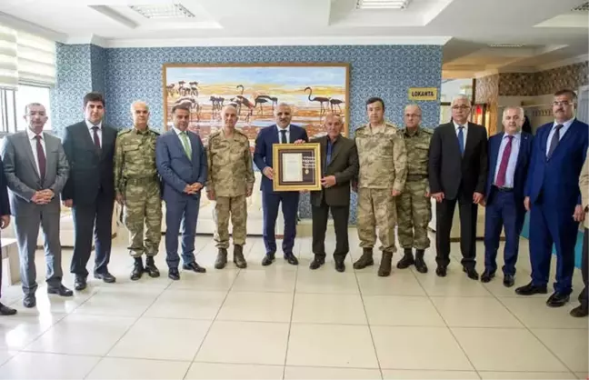 Vali Zorluoğlu, Erciş'te Şehit Ailelerini Ziyaret Etti