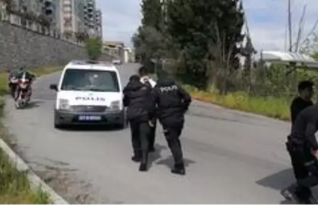 Sokağa çıkma yasağında motosikletle gezen 2 kişi, kendilerini durduran polislere saldırdı