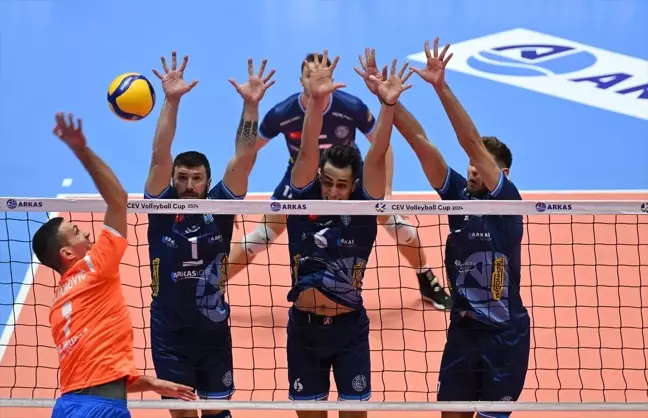 Arkas Spor CEV Kupası'nda Mursa'yı mağlup etti