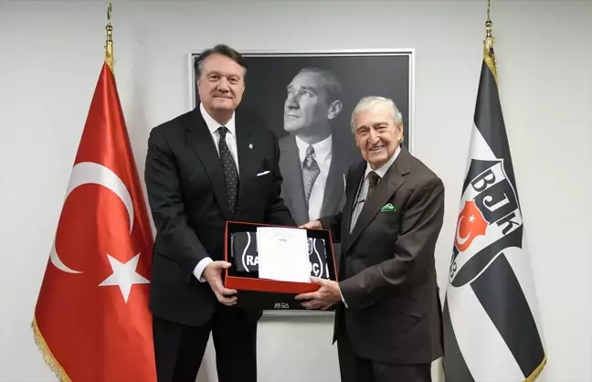 Rahmi Koç, Beşiktaş Kulübü Başkanı Hasan Arat'ı ziyaret etti