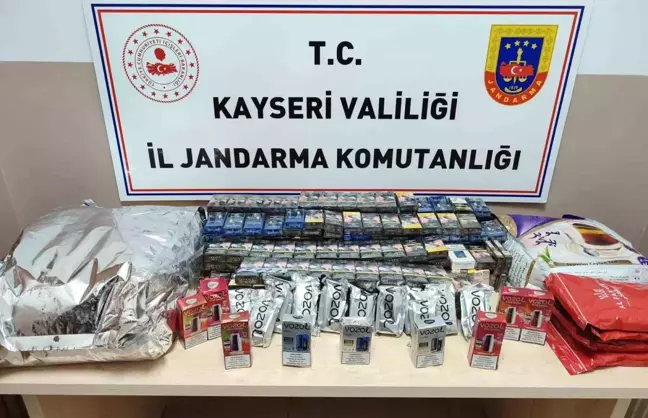 Kayseri'de Kaçak Çay ve Tütün Taşınan Tır Yakalandı