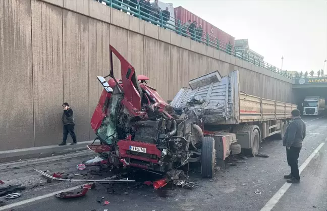 Turgutlu'da Zincirleme Trafik Kazası: 2 Yaralı