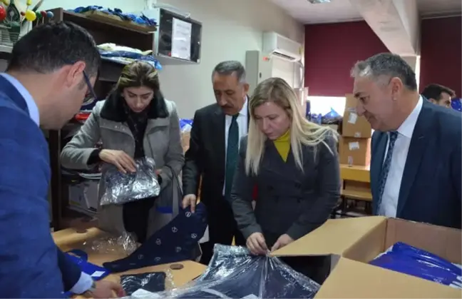 Tatvan'daki Öğrencilere Giyim Yardımı