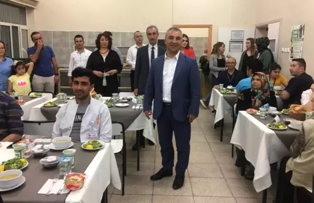 ESOGÜ Hastanesi'nde personeli ve hasta yakınlarına iftar yemeği
