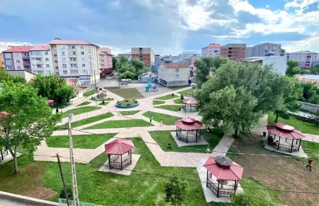 Ağrı Belediyesi asfalt serim çalışmalarına devam ediyor