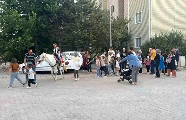 Hisarcık'ta çocuklar ata binme yarıştı