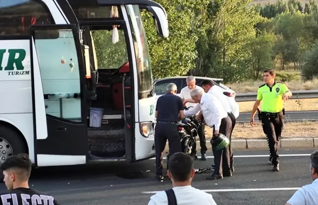 Erzincan'da otobüs-motosiklet çarpışması: 1 ölü