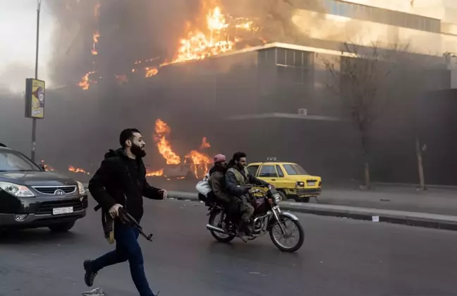 Uzman isim Suriye'deki rejim değişikliğine kimin karar verdiğini açıkladı