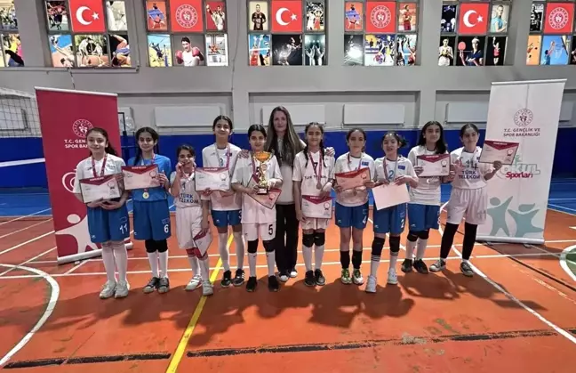 Muş'ta 'Okul Sporları' Voleybol Küçük Kızlar İl Birinciliği Tamamlandı