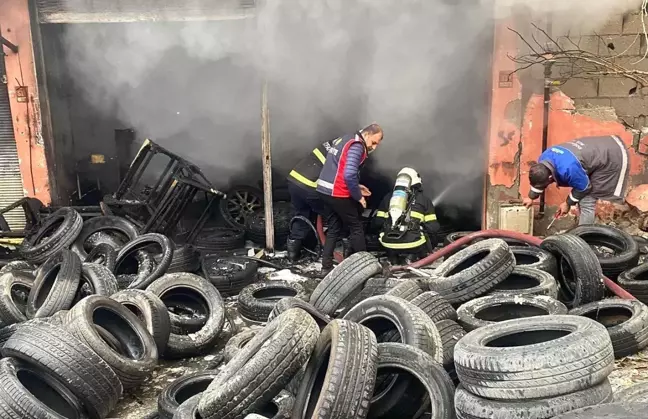 Hatay'da Lastikçi Dükkanında Yangın