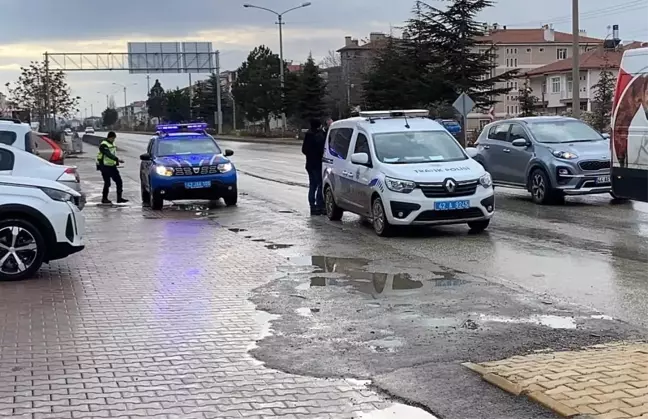 Plakasız Otomobil Jandarmadan Kaçtı, Polis Tarafından Yakalandı