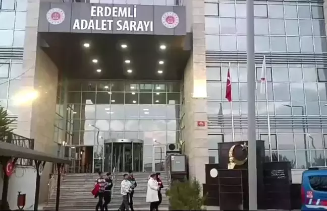 Mersin'de Silahlı Tehdit ve Mala Zarar Veren 4 Kişi Tutuklandı