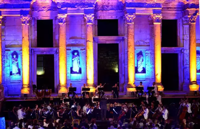 İzmir Festivali'nde Unutulmaz Celsus Gecesi