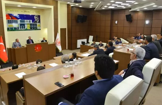 Vali Akın,
