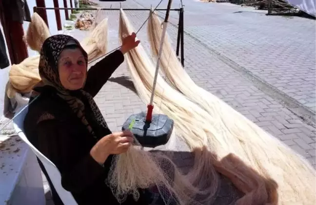 70 Yaşındaki Kadın, 40 Yıldır Balıkçılık Yapıyor