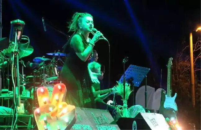 Ceylan ertem, foça'da sahne aldı