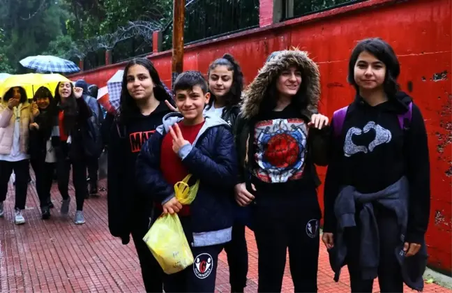 Adana'da eğitime yağmur engeli