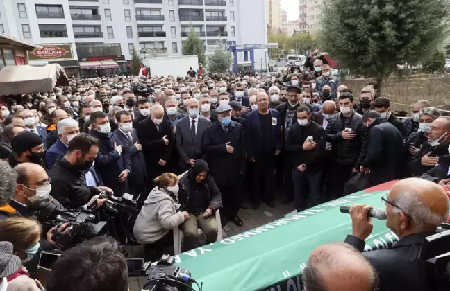 Taciz iddiası nedeniyle uyardığı kişilerce bıçaklanıp hayatını kaybeden genç toprağa verildi (2)