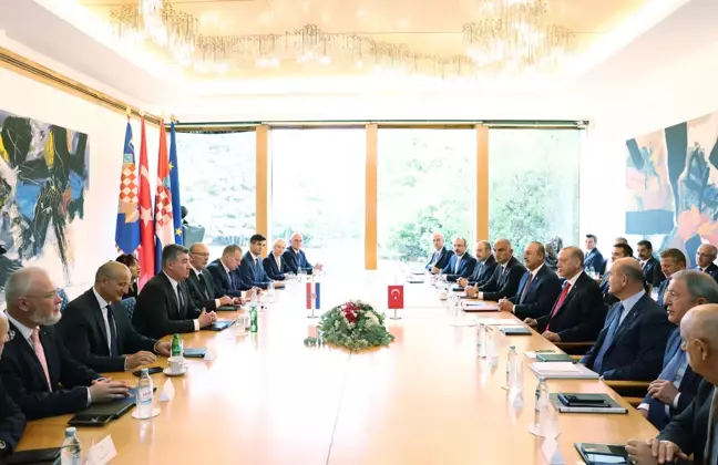 Cumhurbaşkanı Erdoğan ile Hırvatistan Cumhurbaşkanı Milanovic, heyetler arası görüşmede bir araya geldi