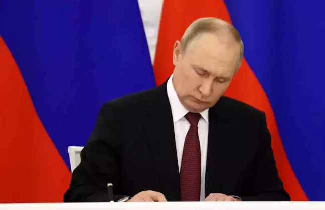 Son dakika haberi... Putin, Zaporijya Nükleer Santrali mülkiyetini Rusya'ya geçiren kararnameyi imzaladı