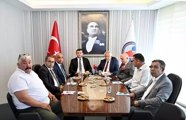 CHP Genel Başkan Yardımcısı Hasan Efe Uyar, Birleşik Kamu-İş Konfederasyonu'na ziyarette bulundu
