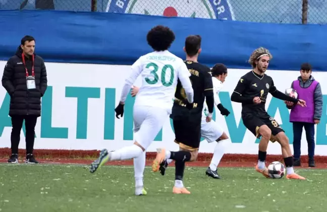 Nilüfer Belediye FSK Altınova Belediyespor'u 2-0 Yendi