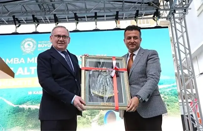 Samsun Büyükşehir Belediye Başkanı Mustafa Demir, Çarşamba Belediye Başkanı Halit Doğan'a başarılar diledi