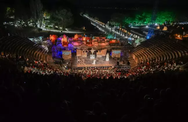 7. Uluslararası Efes Opera ve Bale Festivali'nde 'Tosca' operası sahnelendi