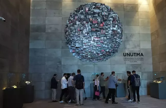 Yabancı Basın Mensupları 15 Temmuz Şehitler Anıtı ve Hafıza 15 Temmuz Müzesi'ni Ziyaret Etti