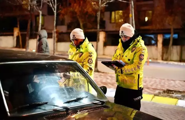 Isparta'da Trafik Denetimleri: 21 Sürücüye Ceza