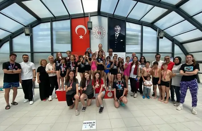 Kumluca'da Gençlik Haftası'nda Yüzme Şenliği Düzenlendi
