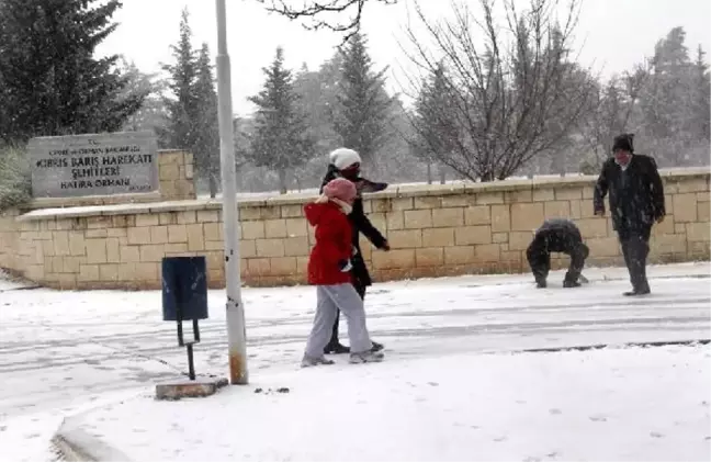 Mut ve Silifke'ye 15 Yıl Sonra Kar Yağdı