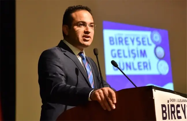 Başkan Atila, Ege Üniversitesi'nde Gençlere Seslendi