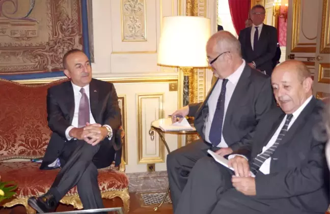Bakan Çavuşoğlu, Fransız Mevkidaşı Le Drian ile Görüştü